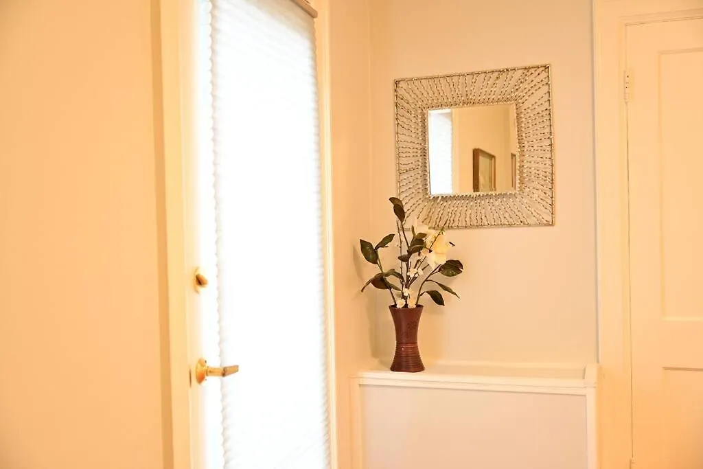 Quiet Uw Cottage By Ravenna Park-Perfect Location Seattle Apartment