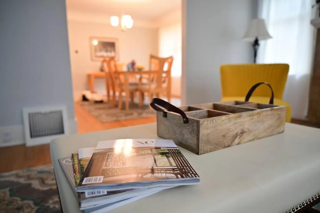Quiet Uw Cottage By Ravenna Park-Perfect Location Seattle Apartment